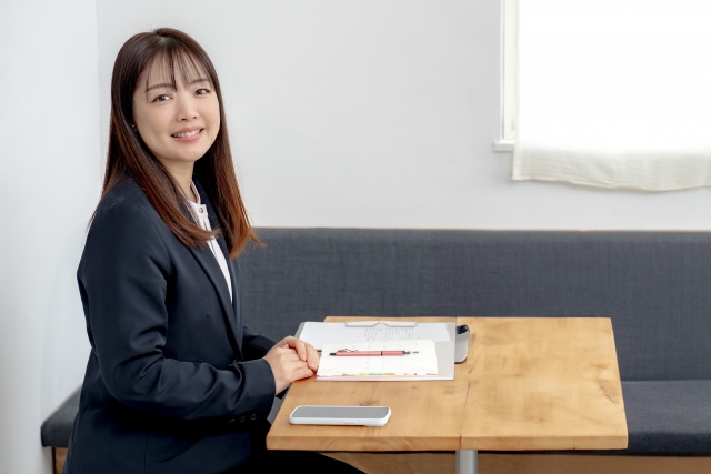 爽やかな笑顔のビジネス女性